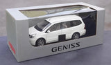 [OEM] 1:18 Nissan 2008 Livina Geniss White Model Car Die-Cast