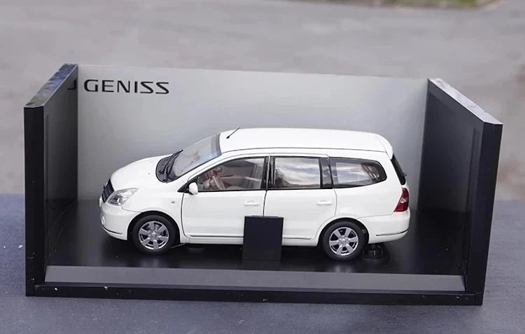 [OEM] 1:18 Nissan 2008 Livina Geniss White Model Car Die-Cast