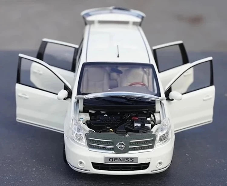 [OEM] 1:18 Nissan 2008 Livina Geniss White Model Car Die-Cast
