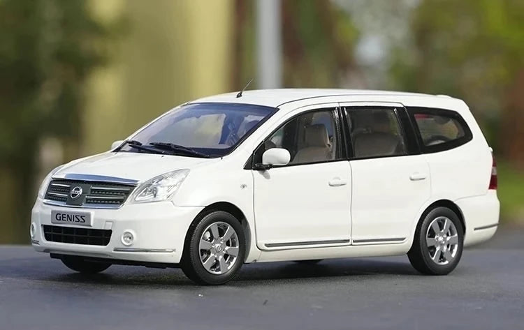 [OEM] 1:18 Nissan 2008 Livina Geniss White Model Car Die-Cast