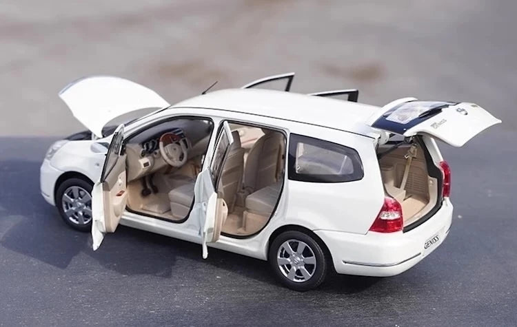 [OEM] 1:18 Nissan 2008 Livina Geniss White Model Car Die-Cast
