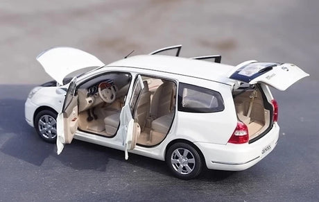 [OEM] 1:18 Nissan 2008 Livina Geniss White Model Car Die-Cast