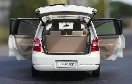 [OEM] 1:18 Nissan 2008 Livina Geniss White Model Car Die-Cast