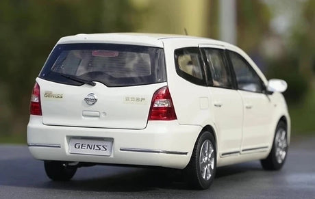 [OEM] 1:18 Nissan 2008 Livina Geniss White Model Car Die-Cast