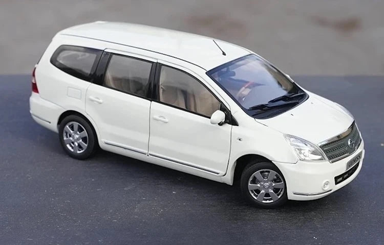 [OEM] 1:18 Nissan 2008 Livina Geniss White Model Car Die-Cast