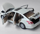 [OEM] 1:18 Nissan 2013 Altima White Model Car Die-Cast