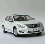 [OEM] 1:18 Nissan 2013 Altima White Model Car Die-Cast