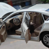 [OEM] 1:18 Nissan 2013 Altima White Model Car Die-Cast