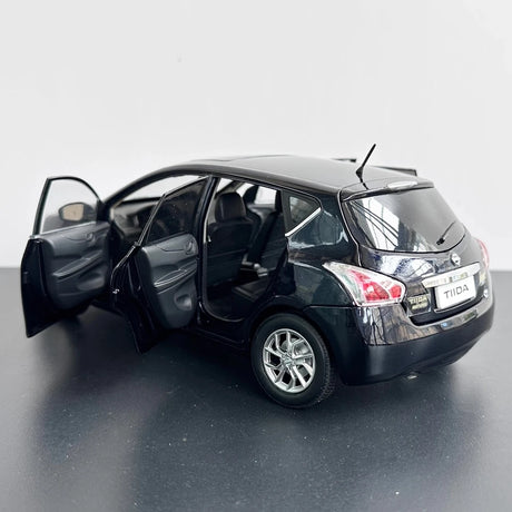[OEM] 1:18 Nissan 2013 Tiida C12 Black Model Car Die-Cast