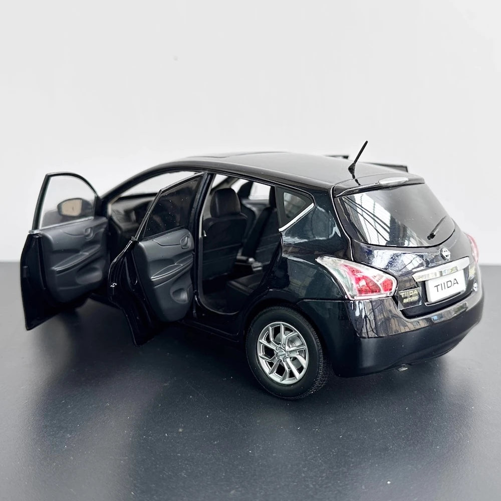 [OEM] 1:18 Nissan 2013 Tiida C12 Black Model Car Die-Cast