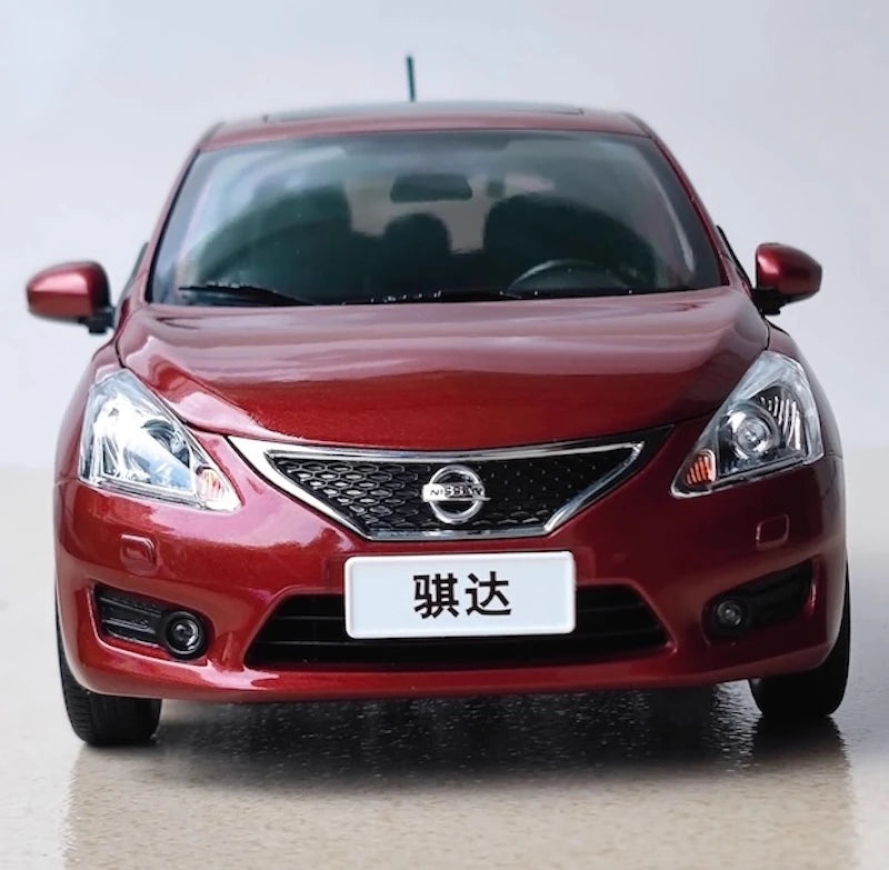 [OEM] 1:18 Nissan 2013 Tiida C12 Red Model Car Die-Cast