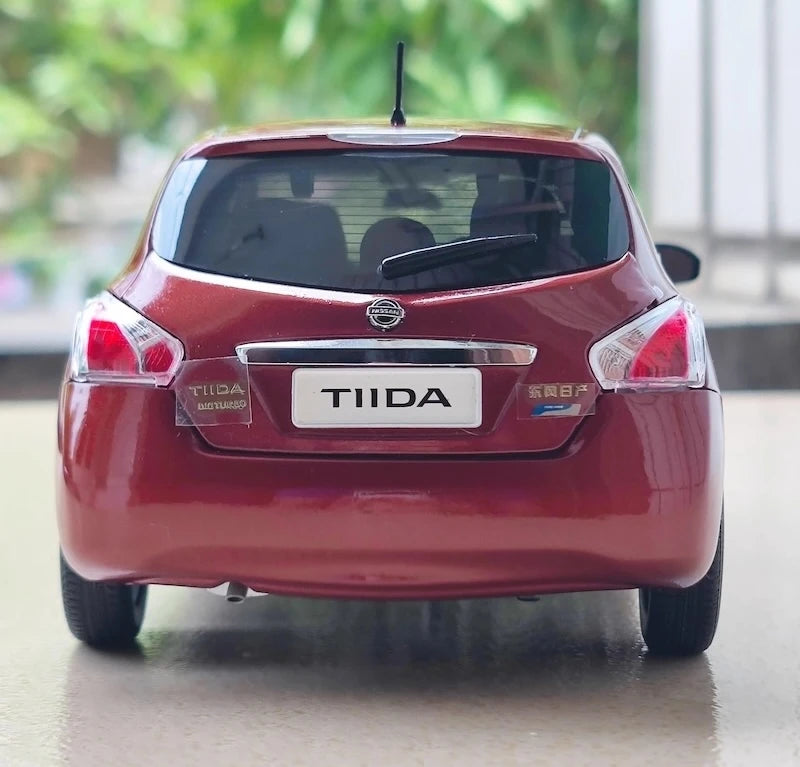 [OEM] 1:18 Nissan 2013 Tiida C12 Red Model Car Die-Cast