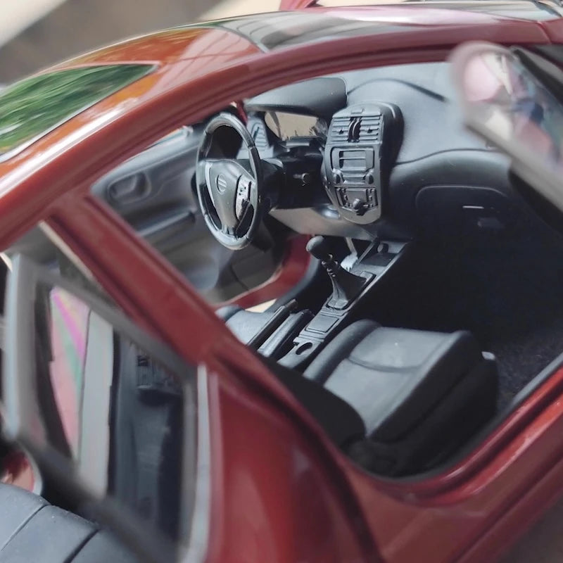 [OEM] 1:18 Nissan 2013 Tiida C12 Red Model Car Die-Cast