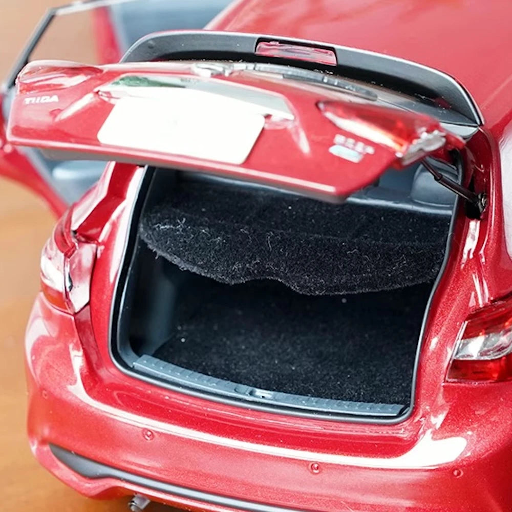 [OEM] 1:18 Nissan 2016 Tiida Red Model Car Die-Cast