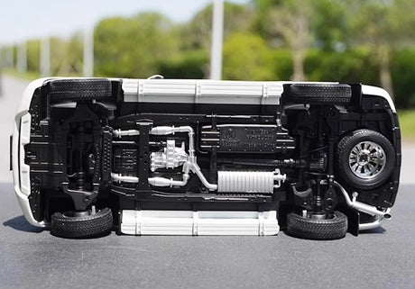 [OEM] 1:18 Nissan 2018 Patrol Y62 White Model Car Die-Cast