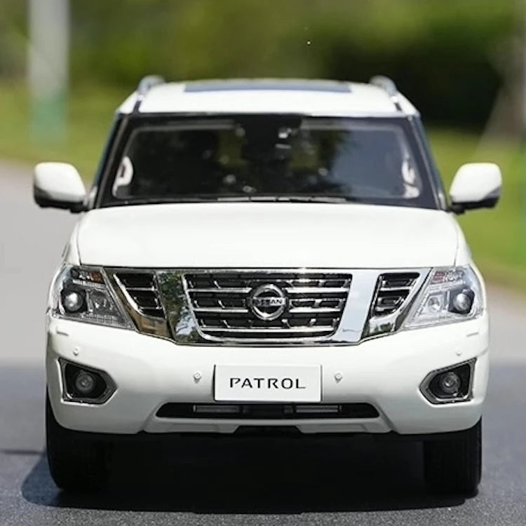 [OEM] 1:18 Nissan 2018 Patrol Y62 White Model Car Die-Cast