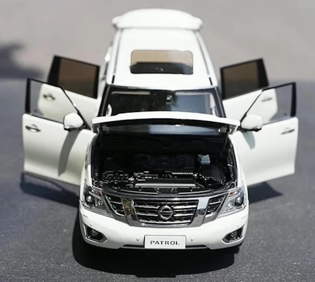 [OEM] 1:18 Nissan 2018 Patrol Y62 White Model Car Die-Cast