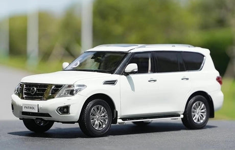 [OEM] 1:18 Nissan 2018 Patrol Y62 White Model Car Die-Cast