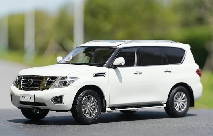 [OEM] 1:18 Nissan 2018 Patrol Y62 White Model Car Die-Cast