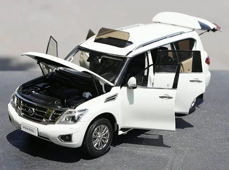 [OEM] 1:18 Nissan 2018 Patrol Y62 White Model Car Die-Cast