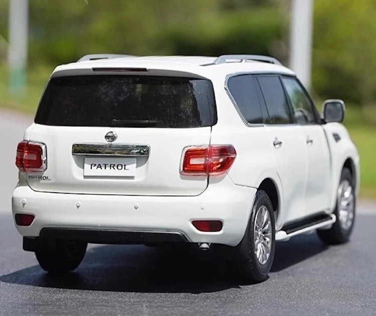 [OEM] 1:18 Nissan 2018 Patrol Y62 White Model Car Die-Cast