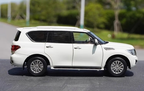 [OEM] 1:18 Nissan 2018 Patrol Y62 White Model Car Die-Cast