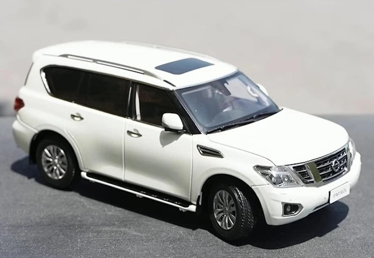 [OEM] 1:18 Nissan 2018 Patrol Y62 White Model Car Die-Cast
