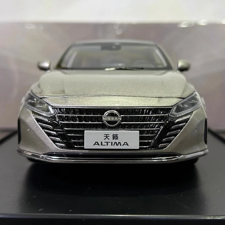 [OEM] 1:18 Nissan 2022 Altima Gold Model Car Die-Cast