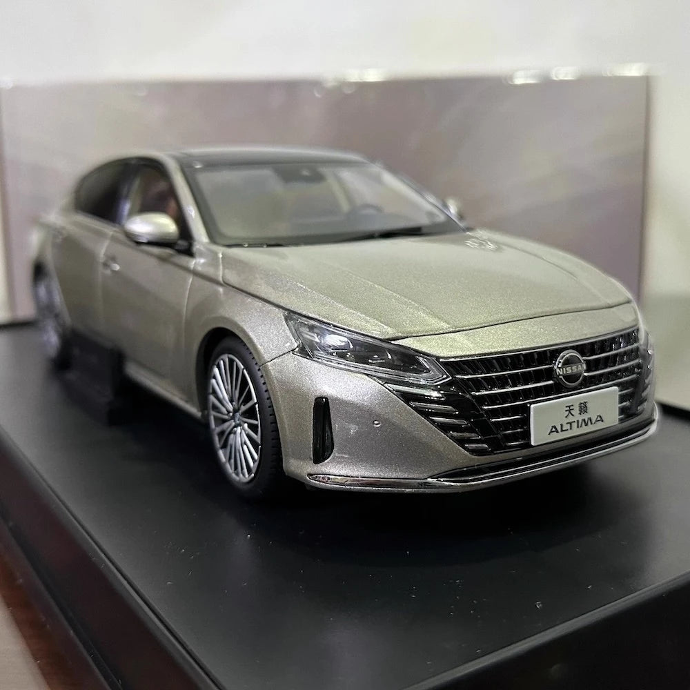 [OEM] 1:18 Nissan 2022 Altima oro modellino di auto Die-Cast