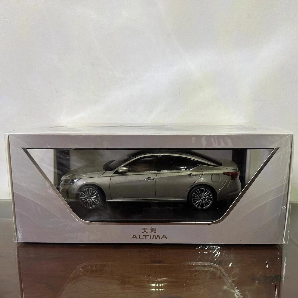 [OEM] 1:18 Nissan 2022 Altima Gold Model Car Die-Cast