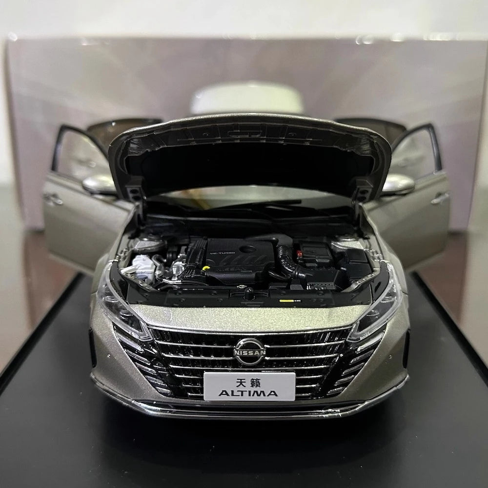 [OEM] 1:18 Nissan 2022 Altima oro modellino di auto Die-Cast