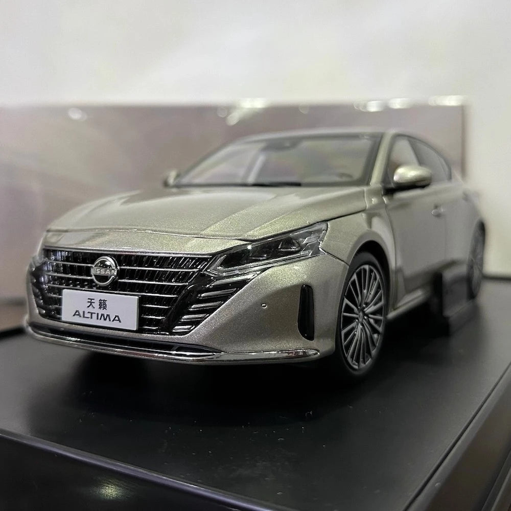 [OEM] 1:18 Nissan 2022 Altima Gold Model Car Die-Cast