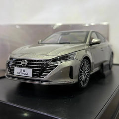 [OEM] 1:18 Nissan 2022 Altima oro modellino di auto Die-Cast