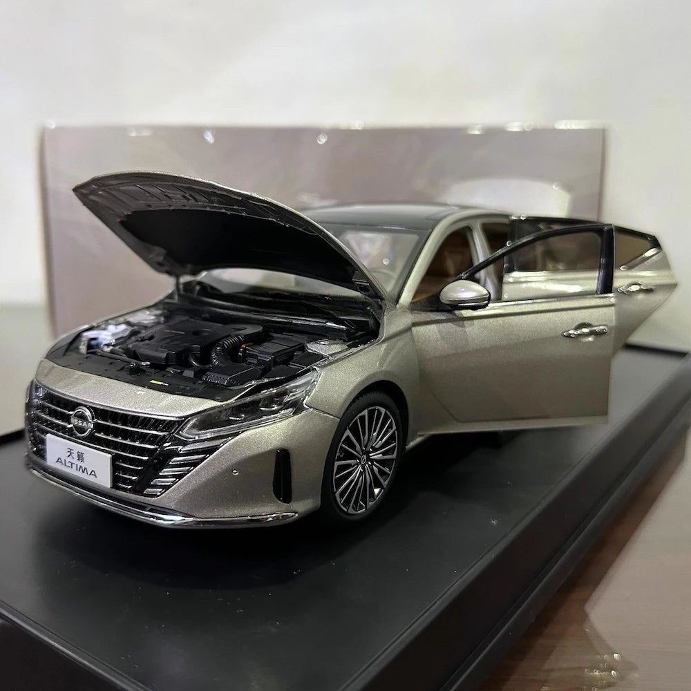 [OEM] 1:18 Nissan 2022 Altima Gold Model Car Die-Cast