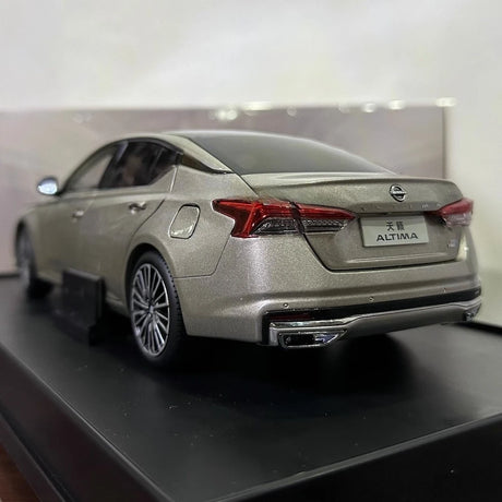 [OEM] 1:18 Nissan 2022 Altima Gold Model Car Die-Cast