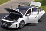 [OEM] 1:18 Nissan 2022 Altima White Model Car Die-Cast