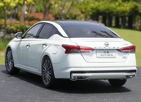 [OEM] 1:18 Nissan 2022 Altima White Model Car Die-Cast
