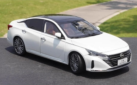 [OEM] 1:18 Nissan 2022 Altima White Model Car Die-Cast