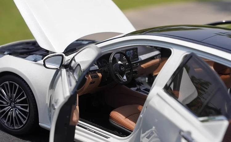 [OEM] 1:18 Nissan 2022 Altima bianco modellino di auto Die-Cast