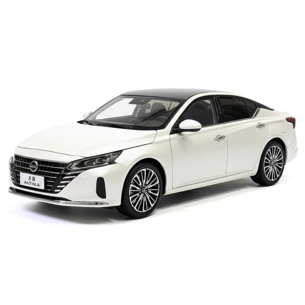 [OEM] 1:18 Nissan 2022 Altima bianco modellino di auto Die-Cast