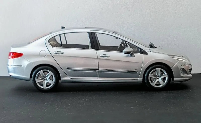 [OEM] 1:18 Peugeot 2010 408 Silver Model Car Die-Cast