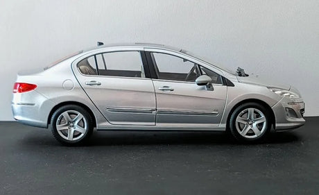[OEM] 1:18 Peugeot 2010 408 Silver Model Car Die-Cast