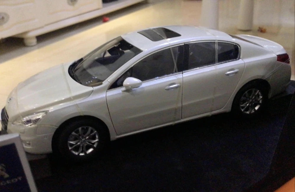 [OEM] 1:18 Peugeot 2010 508 White Model Car Die-Cast