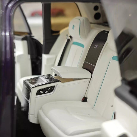 [OEM] 1:18 Rolls-Royce 2018 Cullinan Purple pienoismalli Die-Cast