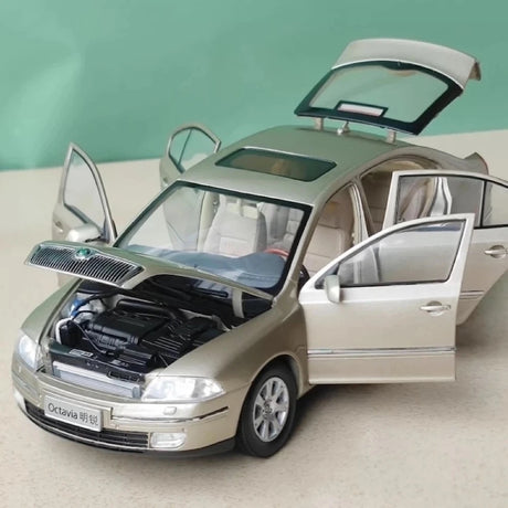 [OEM] 1:18 Skoda 2004 Octavia Gold Model Car Die-Cast