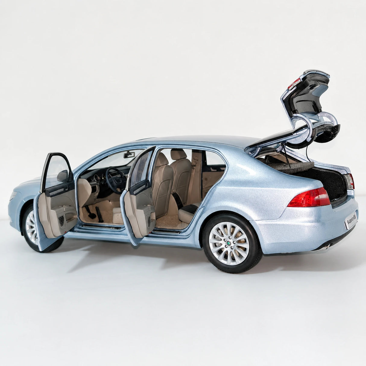 Skoda 2008 Superb B6 Blue 1:18 diecast model car by OEM - view 3