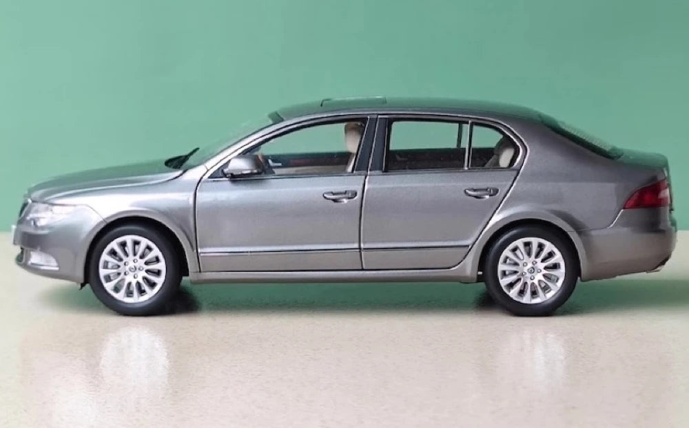 [OEM] 1:18 Skoda 2008 Superb B6 Gray Model Car Die-Cast