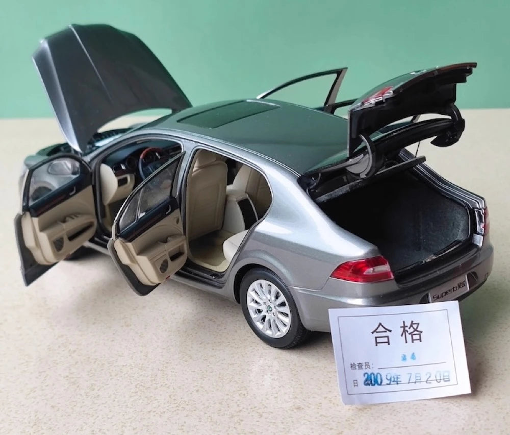[OEM] 1:18 Skoda 2008 Superb B6 Gray Model Car Die-Cast