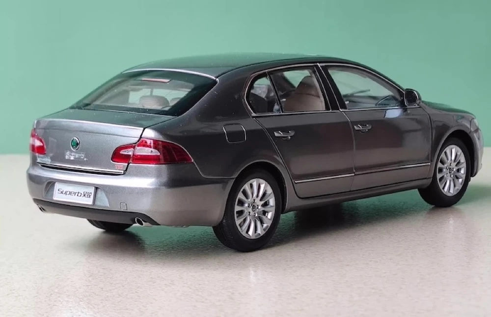 [OEM] 1:18 Skoda 2008 Superb B6 Gray Model Car Die-Cast