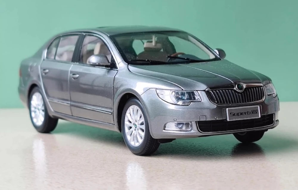 [OEM] 1:18 Skoda 2008 Superb B6 Gray Model Car Die-Cast